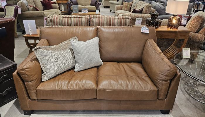 2 Str Sofa Lthr - Riders - Nut-tl2 Oak Feet