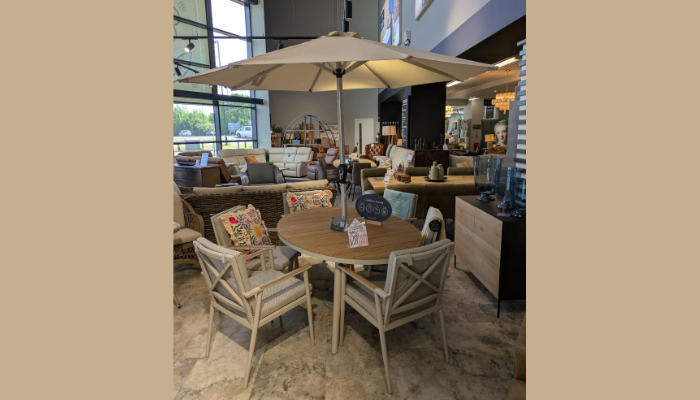 Elliptical Table With 6 X Chairs & Parosol 175cm X 120cm Free Covers Included