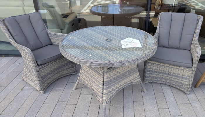 Circular Table + 2 Chairs 